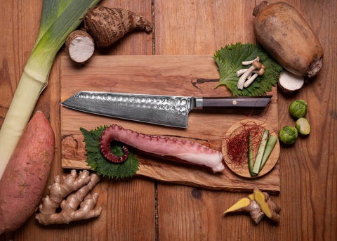 kotai bunka damascus koksmes kiritsuke 21 cm ebbenhout op snijplank