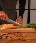 Wortel snijden met KOTAI Hashi Damascus Koksmes Gyuto met lemmet van 20 cm