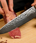 vlees snijden met kotai pakka damascus koksmes gyuto 20 cm pakkahout