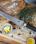 kotai broodmes op snijplank met brood